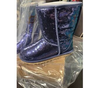 UGG / Boots Classic Short / Sparkle / Dark Blue / Authentic / size 7 / NIB NWT